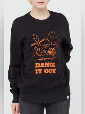Uniqlo X Peanuts Charlie Brown Snoopy Dance It Out Crewneck Black Orange Men’s L